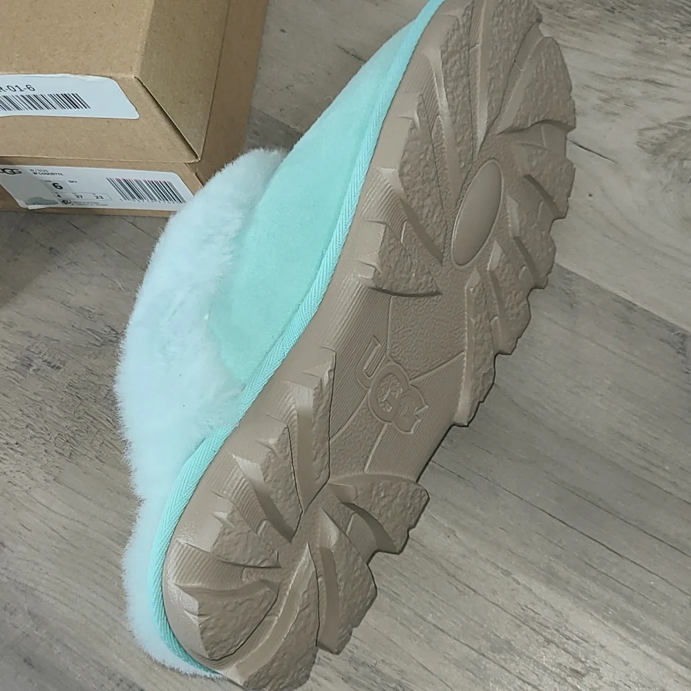 UGG Slippers - Picture 5 of 5